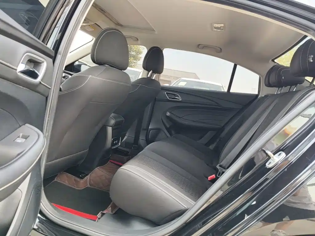 Roewe i5 — фото 17
