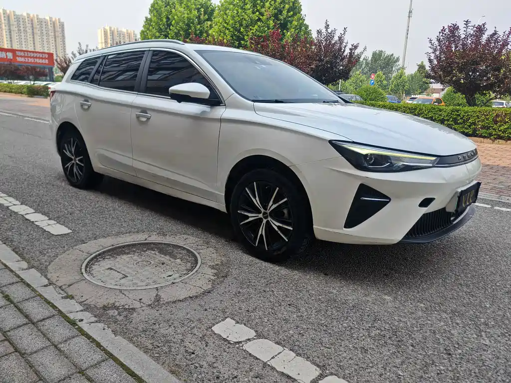 Roewe Ei5 — фото 6