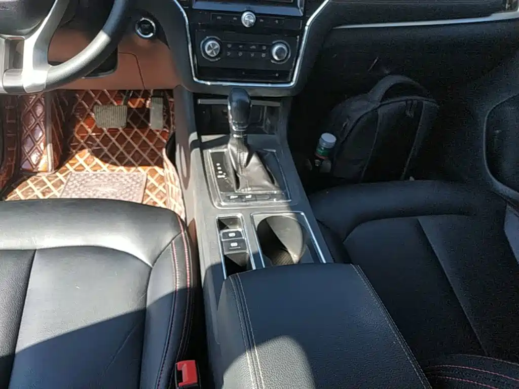Roewe i6 Classic — фото 10
