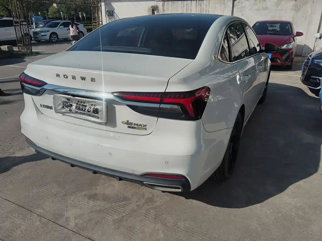 Roewe i6 MAX New Energy — фото 3