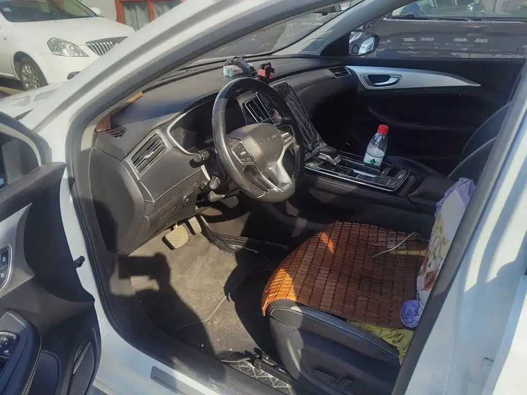 Roewe i6 MAX New Energy — фото 8