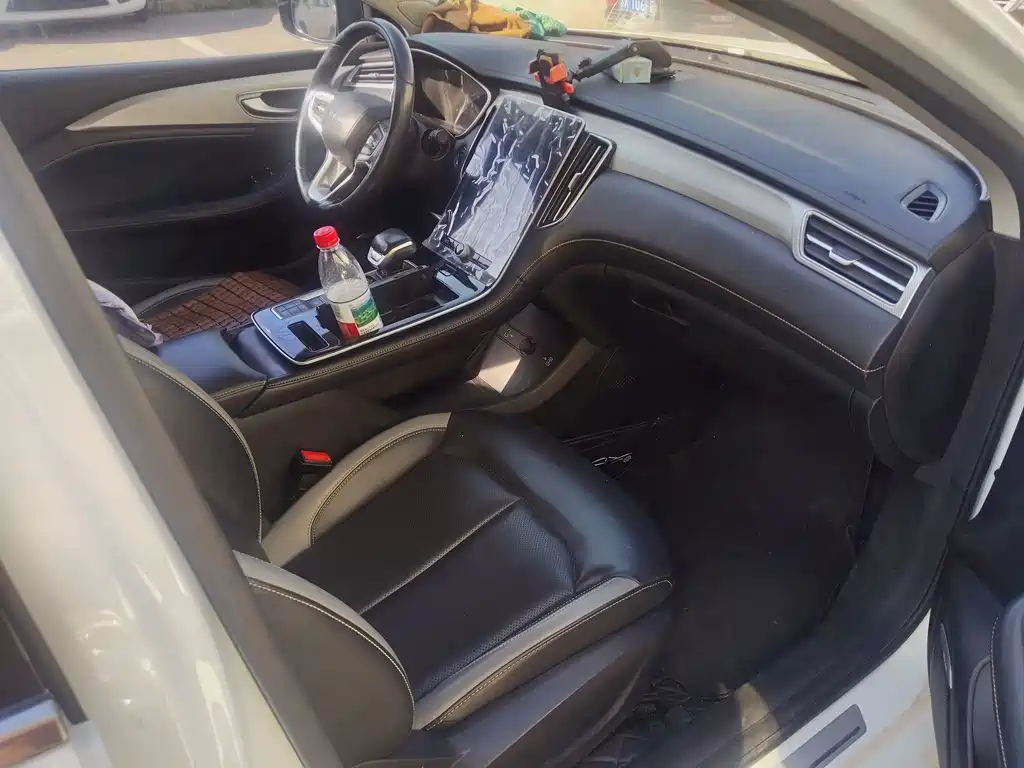 Roewe i6 MAX New Energy — фото 10