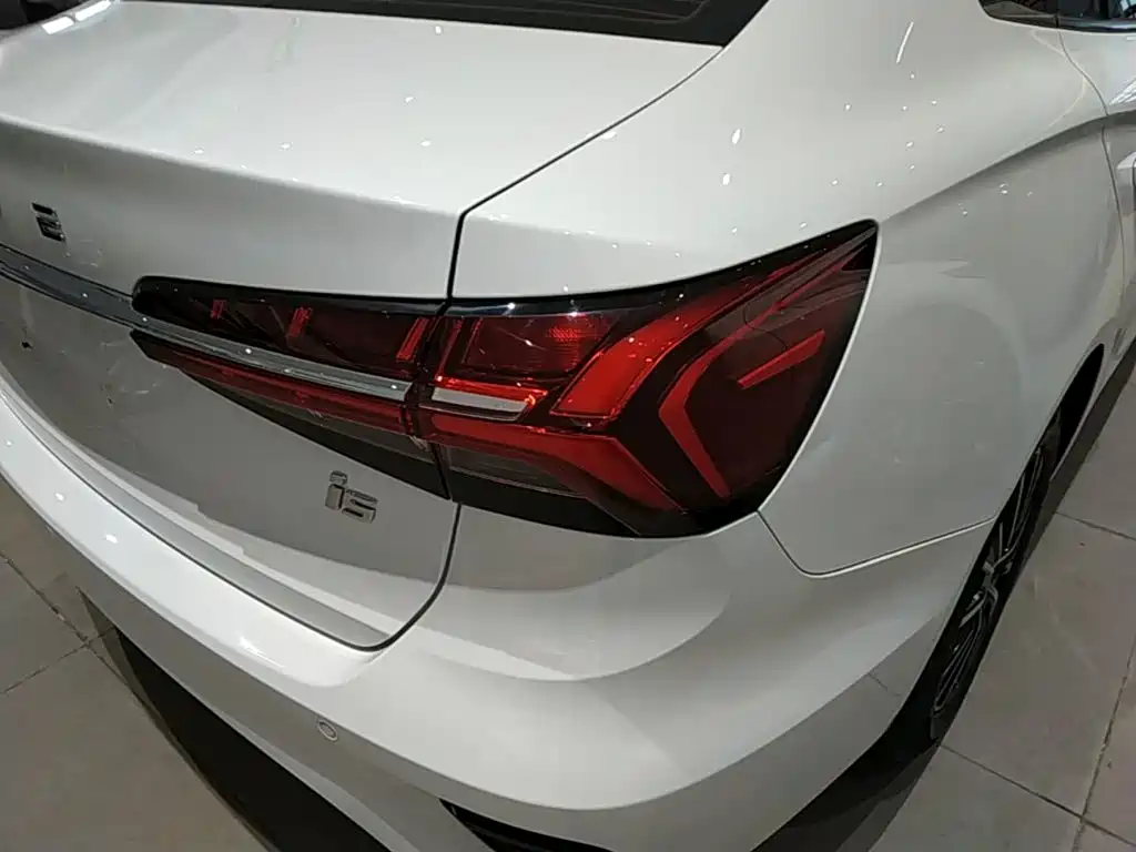 Roewe i5 — фото 8