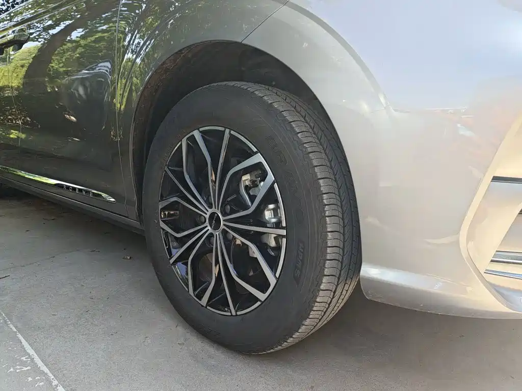 Roewe iMAX8 New Energy — фото 8