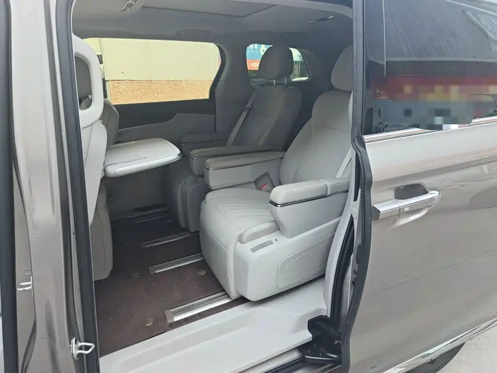 Roewe iMAX8 New Energy — фото 10