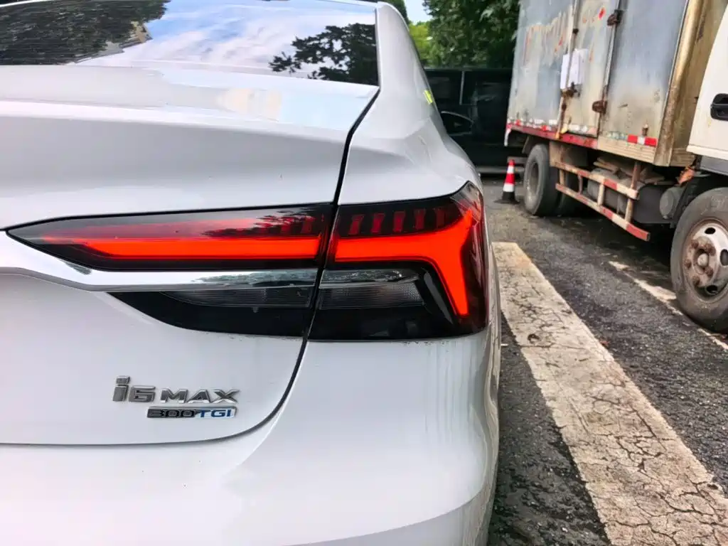 Roewe i6 MAX — фото 8