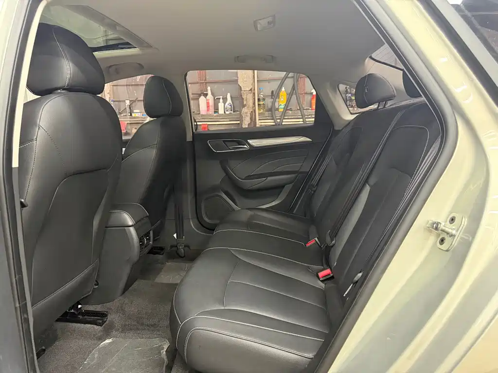 Roewe i6 New Energy — фото 30