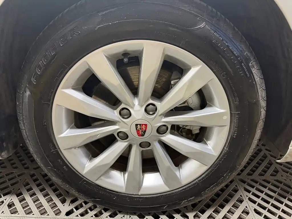 Roewe i6 New Energy — фото 35