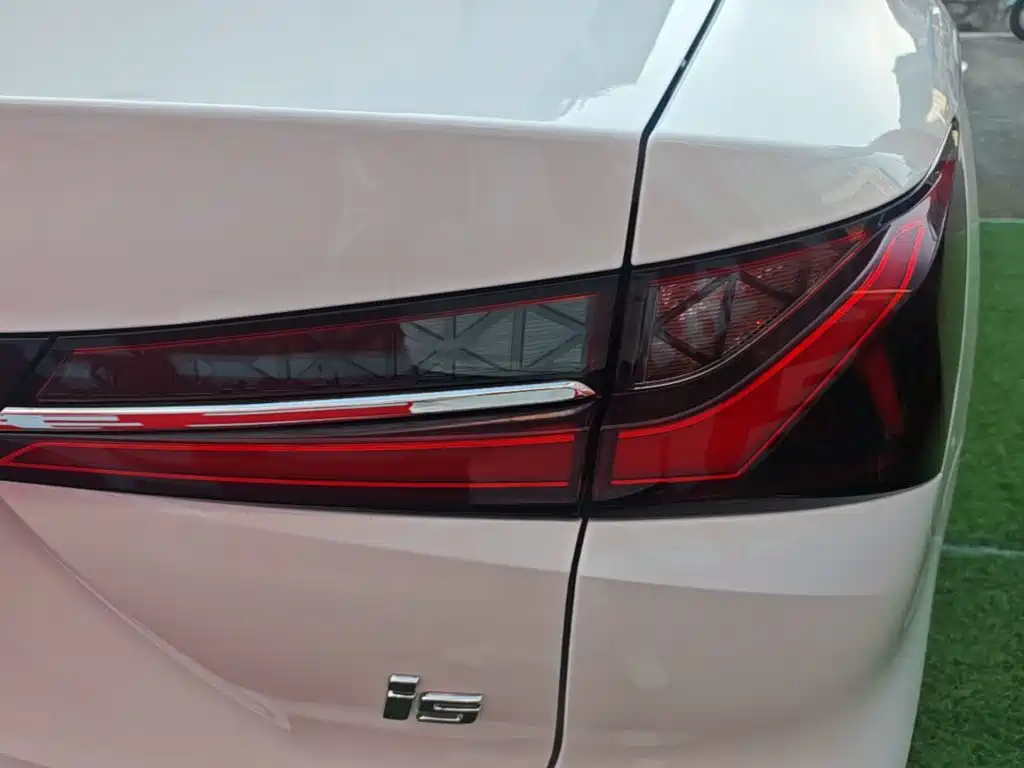 Roewe i5 — фото 8