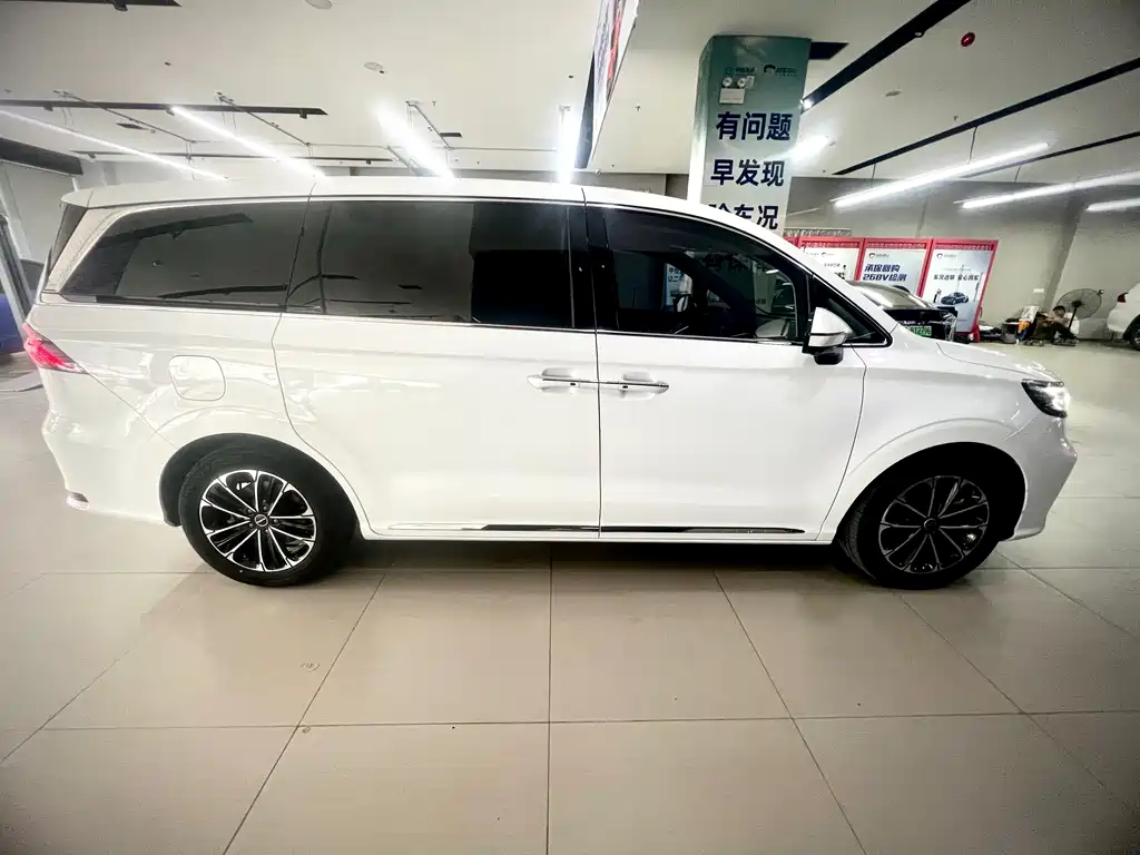Roewe iMAX8 — фото 4