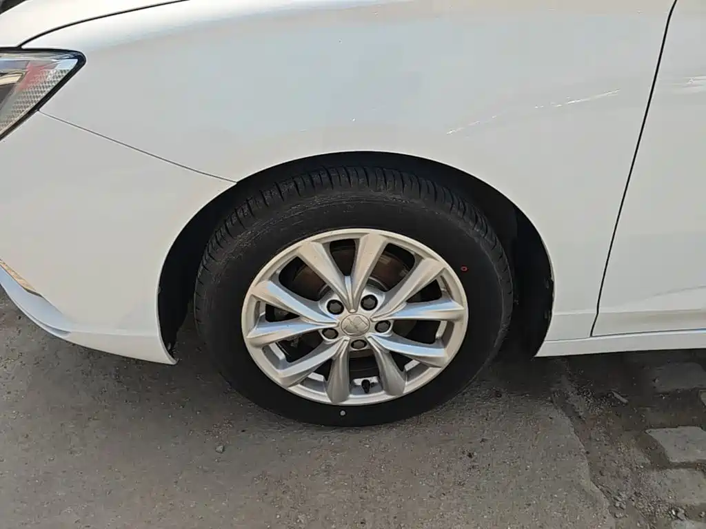 Roewe i5 — фото 23