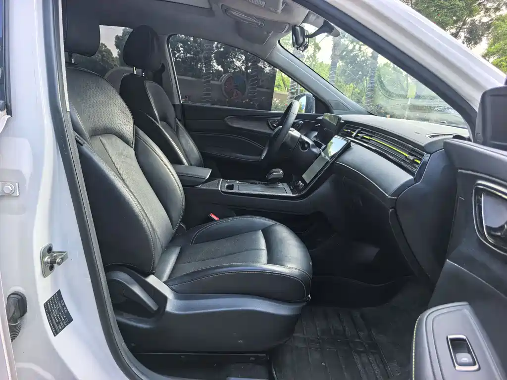 Roewe RX5 — фото 10
