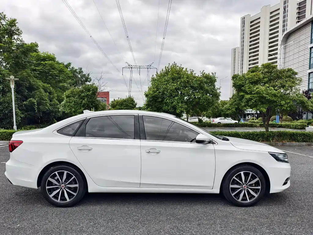 Roewe i6 Classic — фото 4