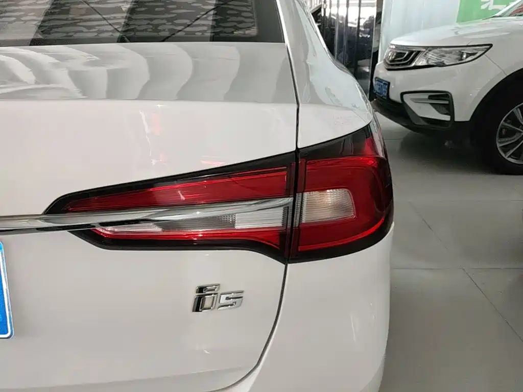 Roewe i5 — фото 8