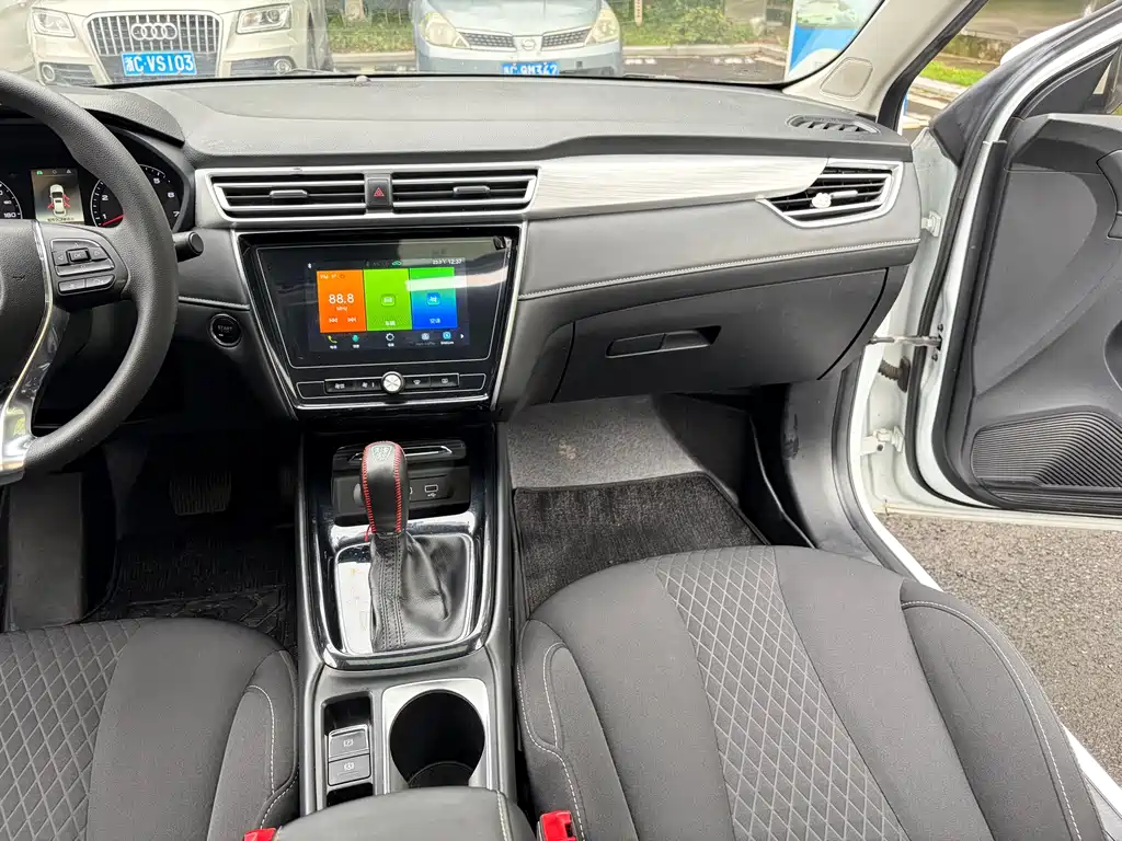 Roewe i5 — фото 10
