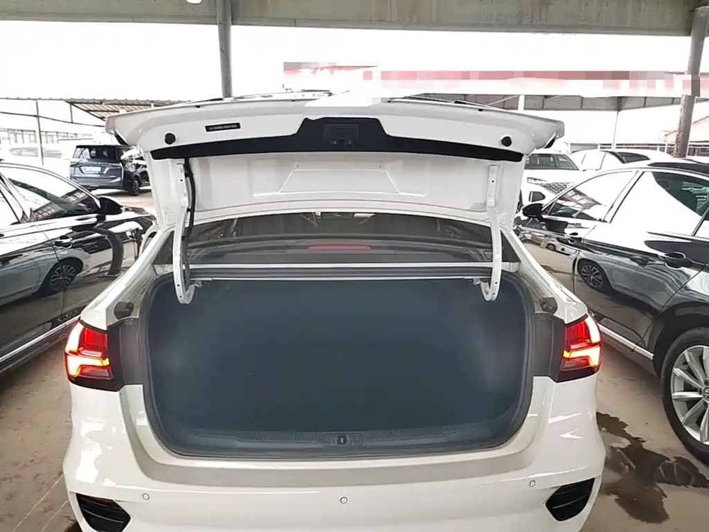 Roewe i5 — фото 19
