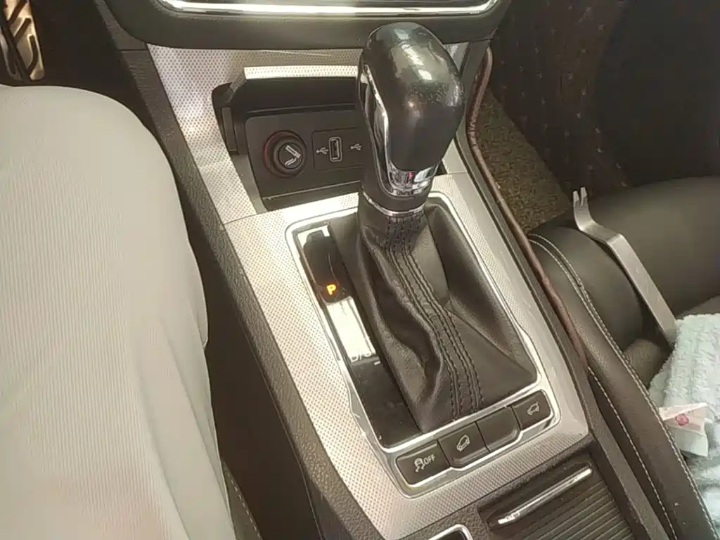 Roewe RX5 — фото 14