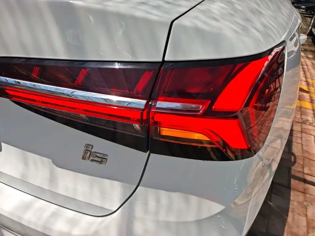 Roewe i5 — фото 8