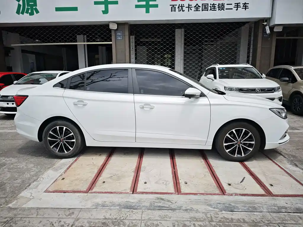 Roewe i5 — фото 3