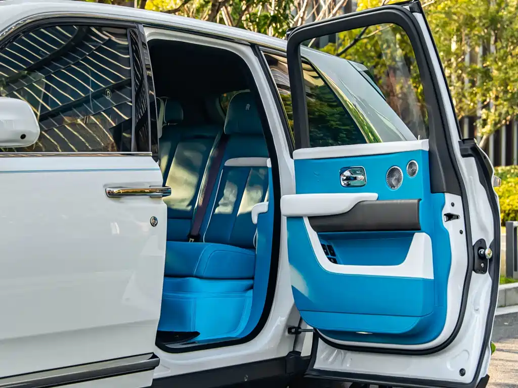 Rolls-Royce Cullinan — фото 16