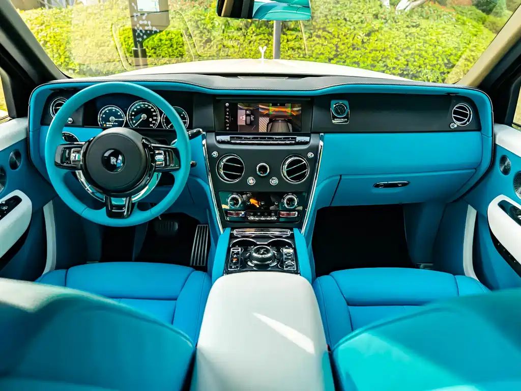 Rolls-Royce Cullinan — фото 10