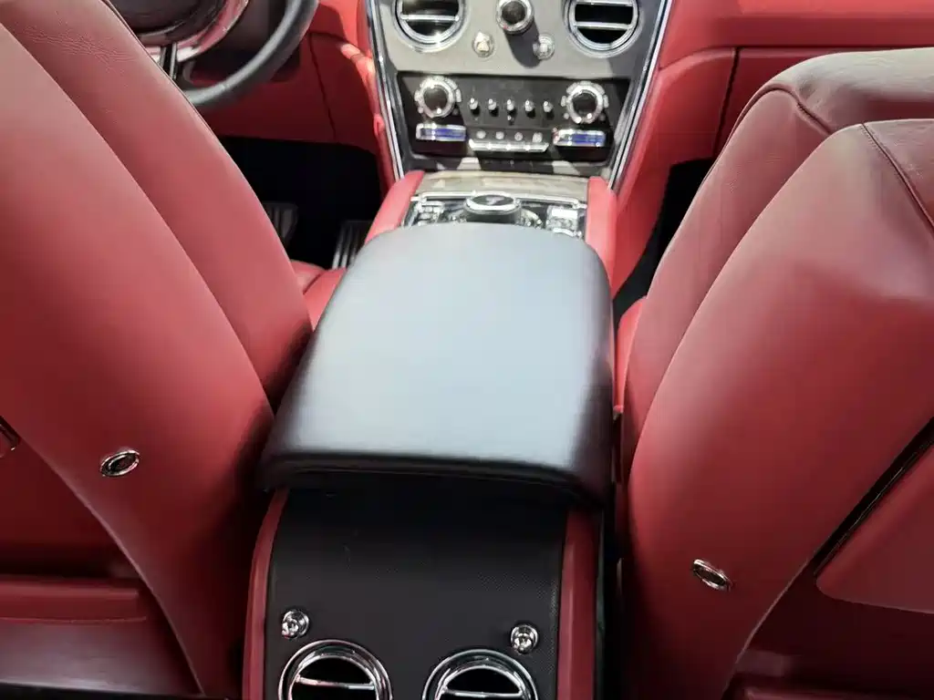 Rolls-Royce Cullinan — фото 14
