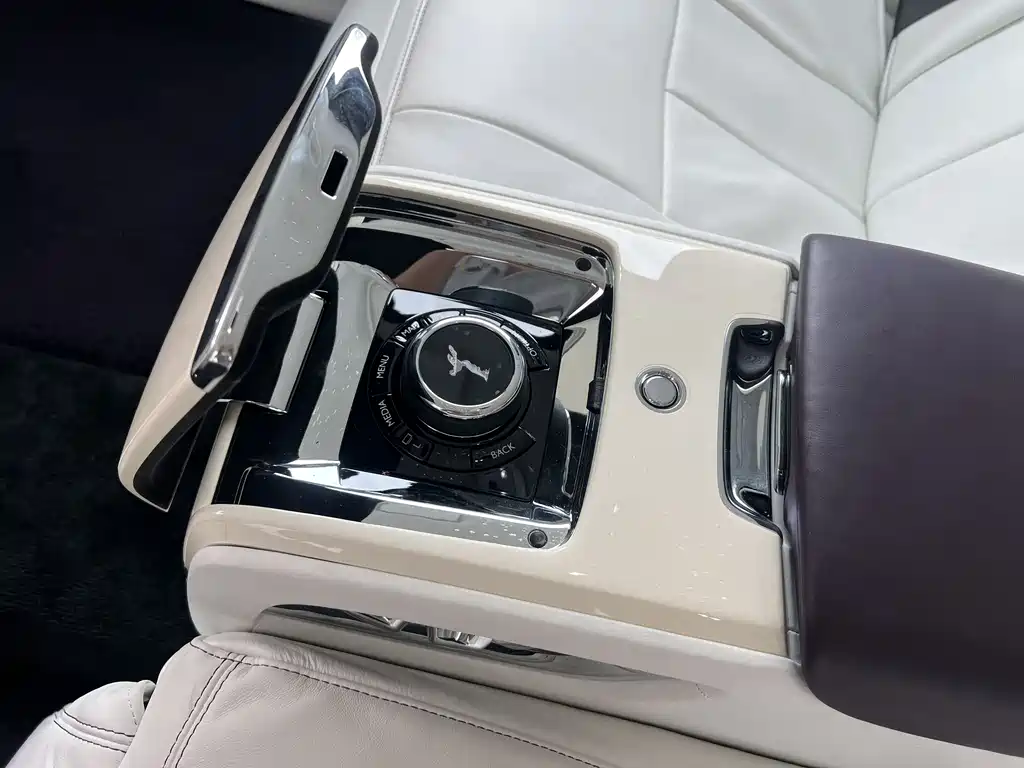 Rolls-Royce Phantom — фото 16