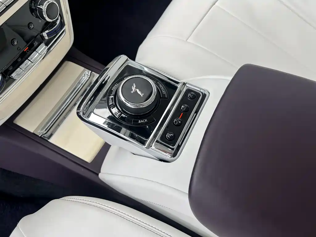 Rolls-Royce Phantom — фото 8