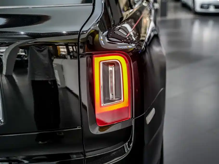 Rolls-Royce Cullinan — фото 19