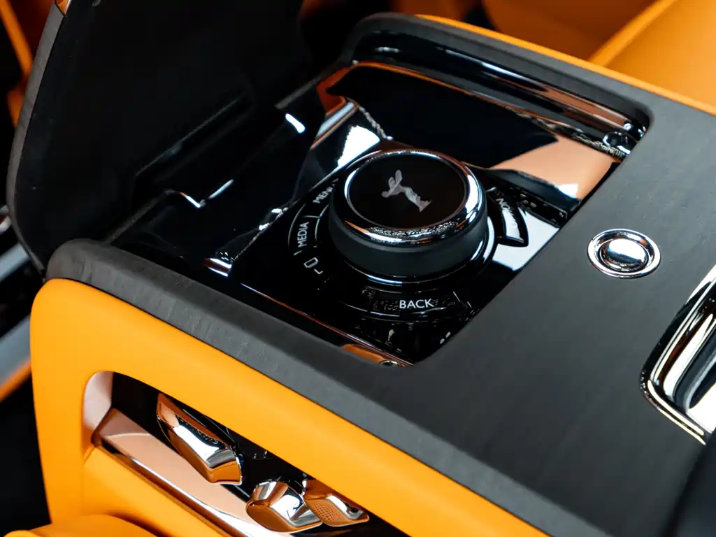 Rolls-Royce Cullinan — фото 11