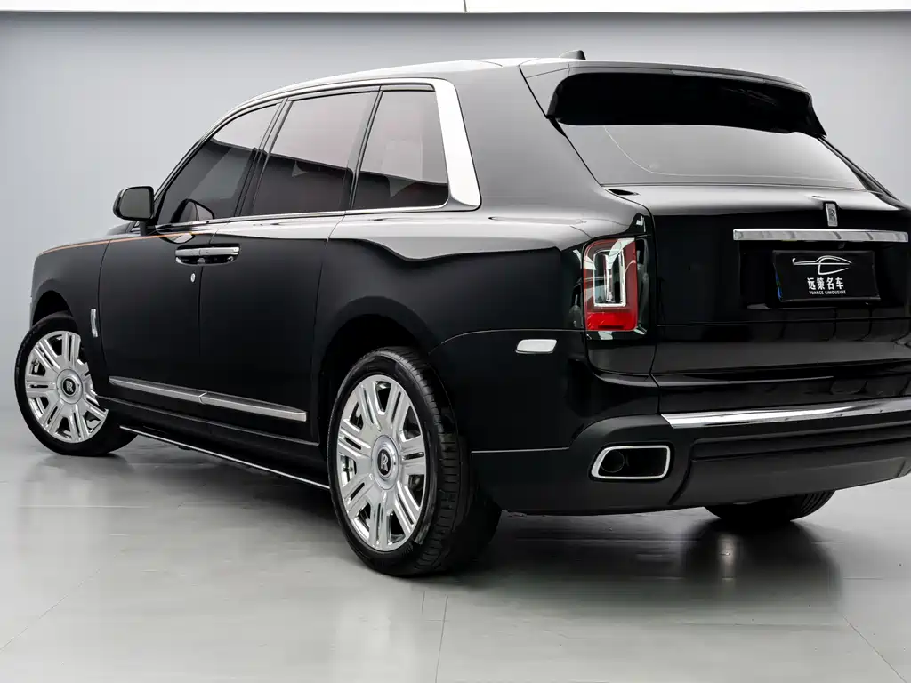 Rolls-Royce Cullinan — фото 14