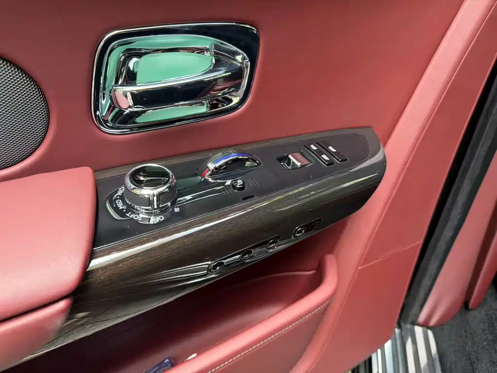 Rolls-Royce Phantom — фото 11