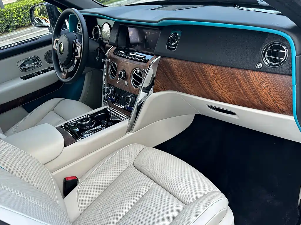 Rolls-Royce Cullinan — фото 14