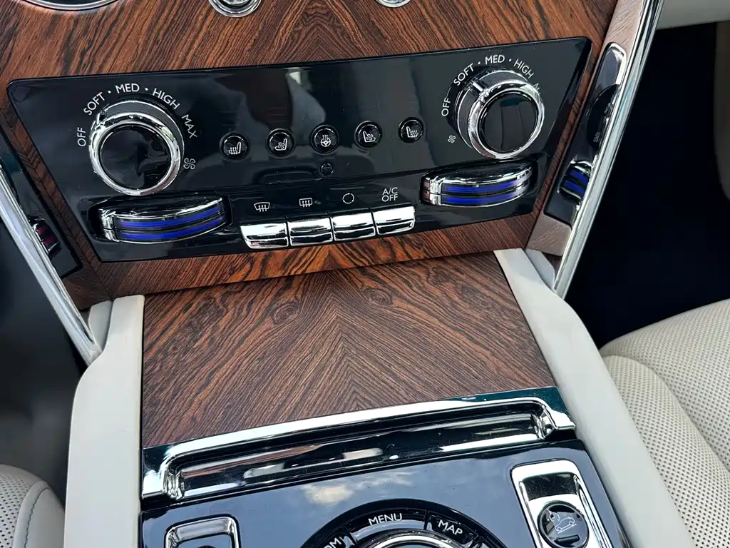 Rolls-Royce Cullinan — фото 10