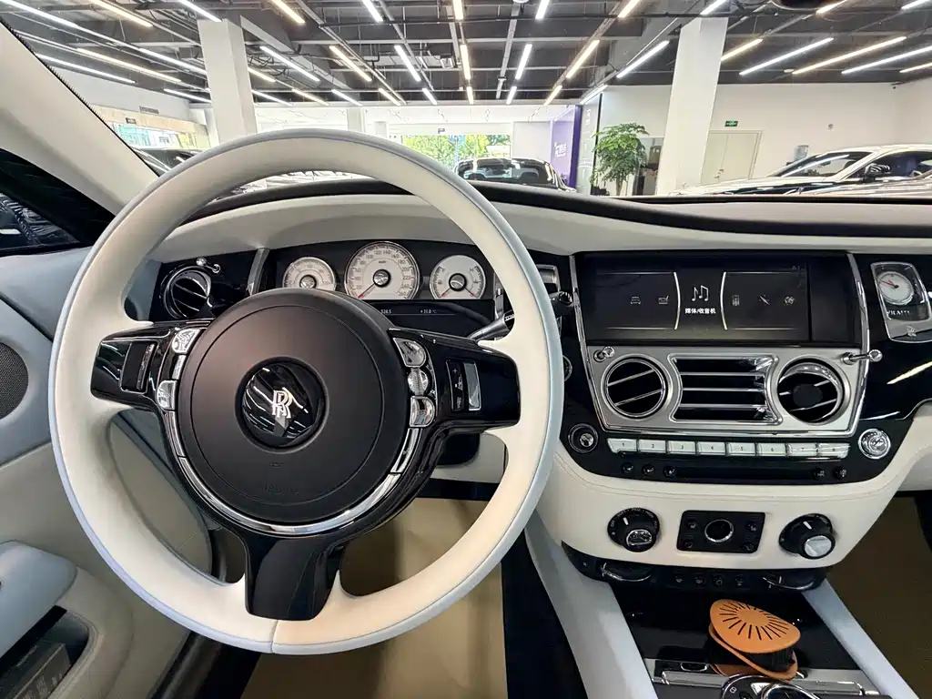Rolls-Royce Wraith — фото 13