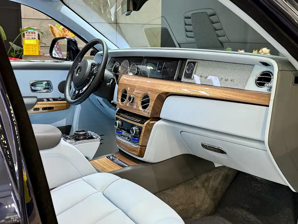 Rolls-Royce Phantom — фото 19