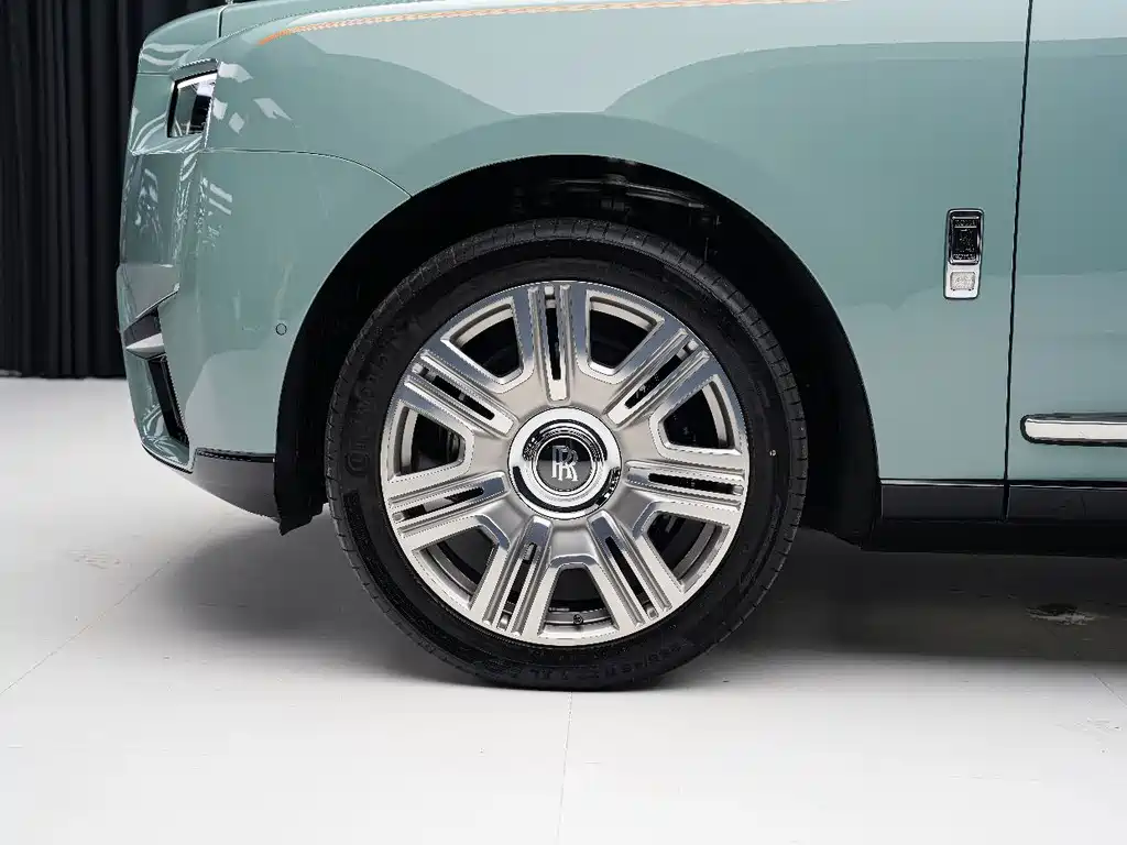 Rolls-Royce Cullinan — фото 10