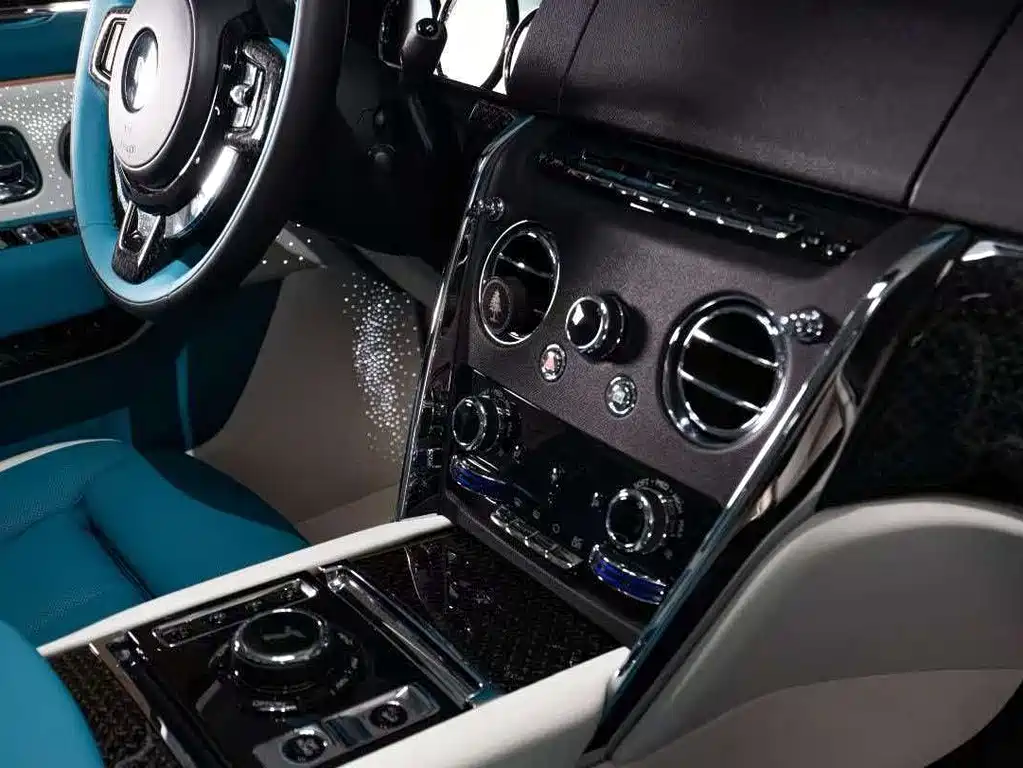 Rolls-Royce Cullinan — фото 19
