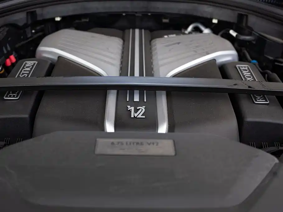 Rolls-Royce Cullinan — фото 27