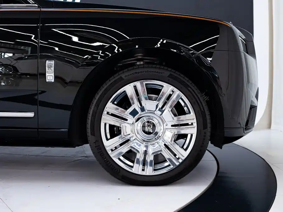 Rolls-Royce Cullinan — фото 28