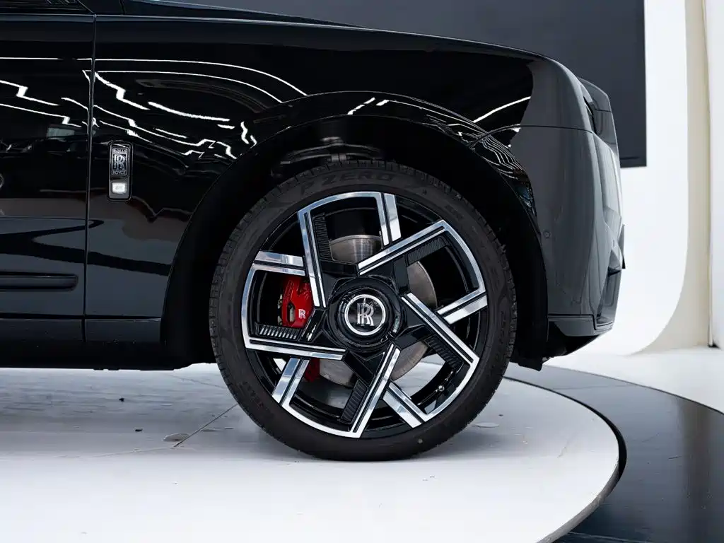 Rolls-Royce Cullinan — фото 25