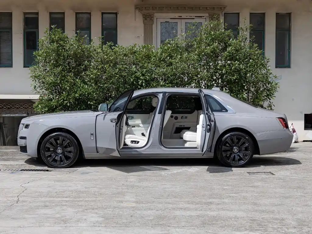 Rolls-Royce Ghost — фото 8