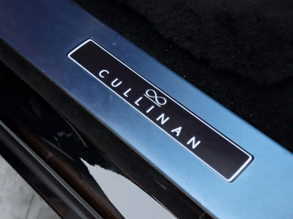 Rolls-Royce Cullinan — фото 14