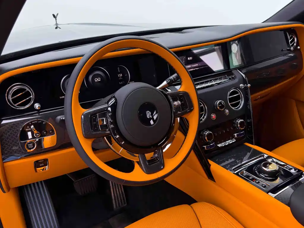 Rolls-Royce Cullinan — фото 23