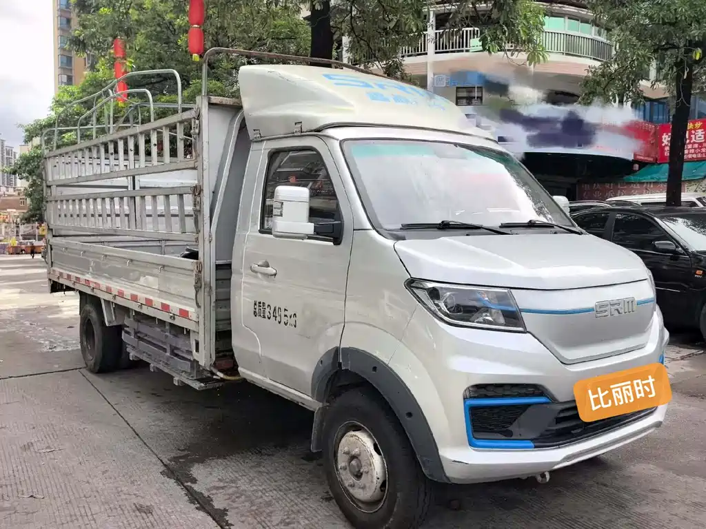 SRM Xinyuan T5L EV — фото 3