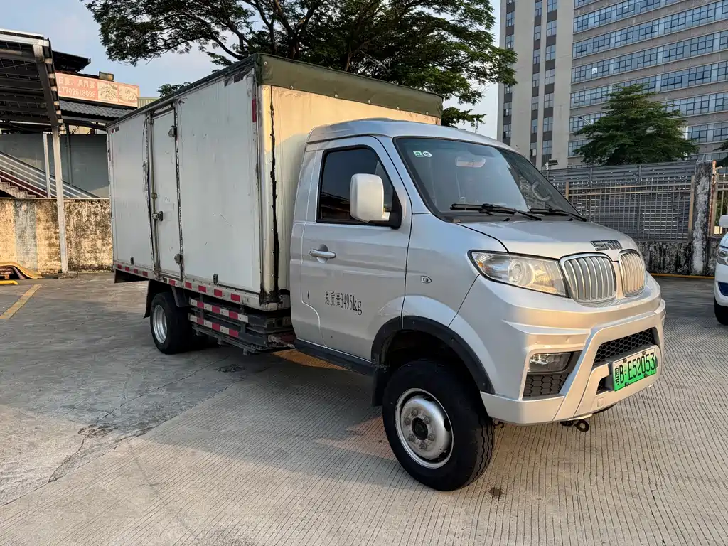 SRM Xinyuan T50 EV — фото 3