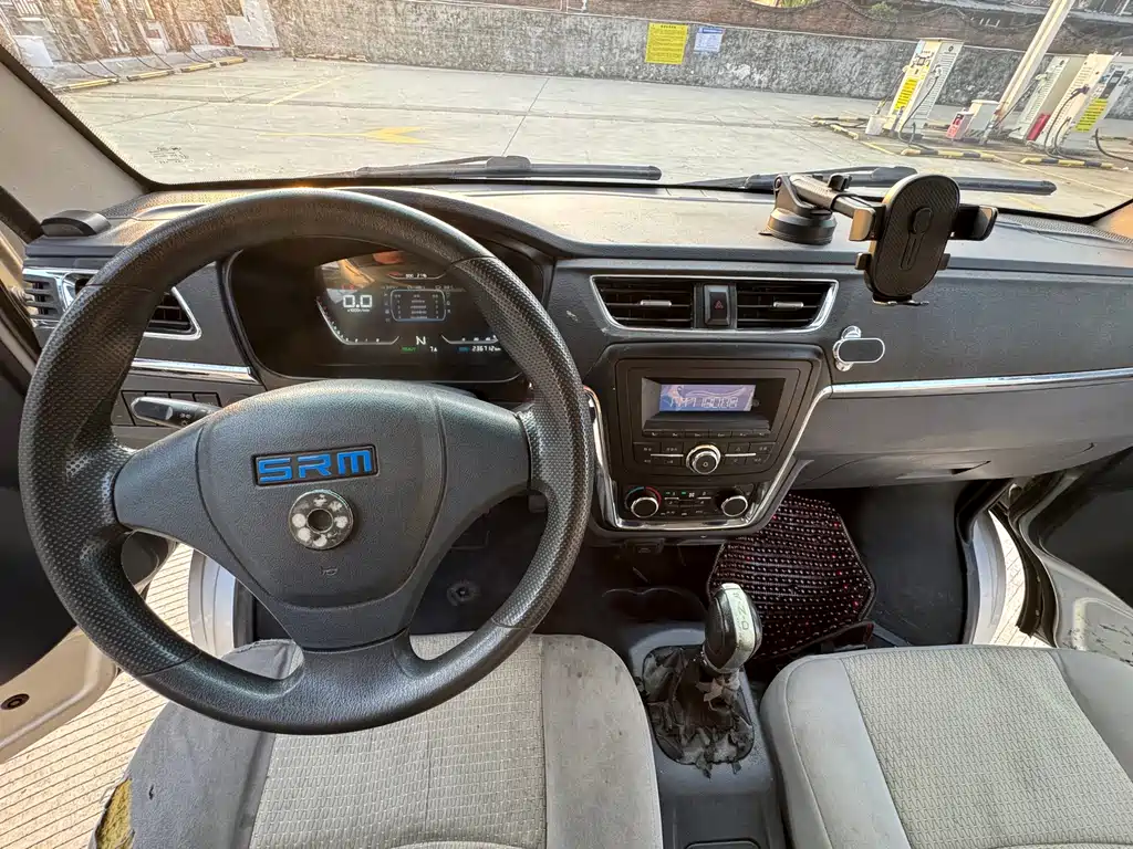 SRM Xinyuan T50 EV — фото 10