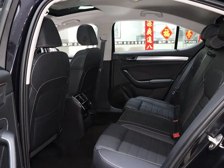 Skoda Superb — фото 11