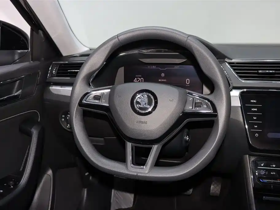 Skoda Superb — фото 13