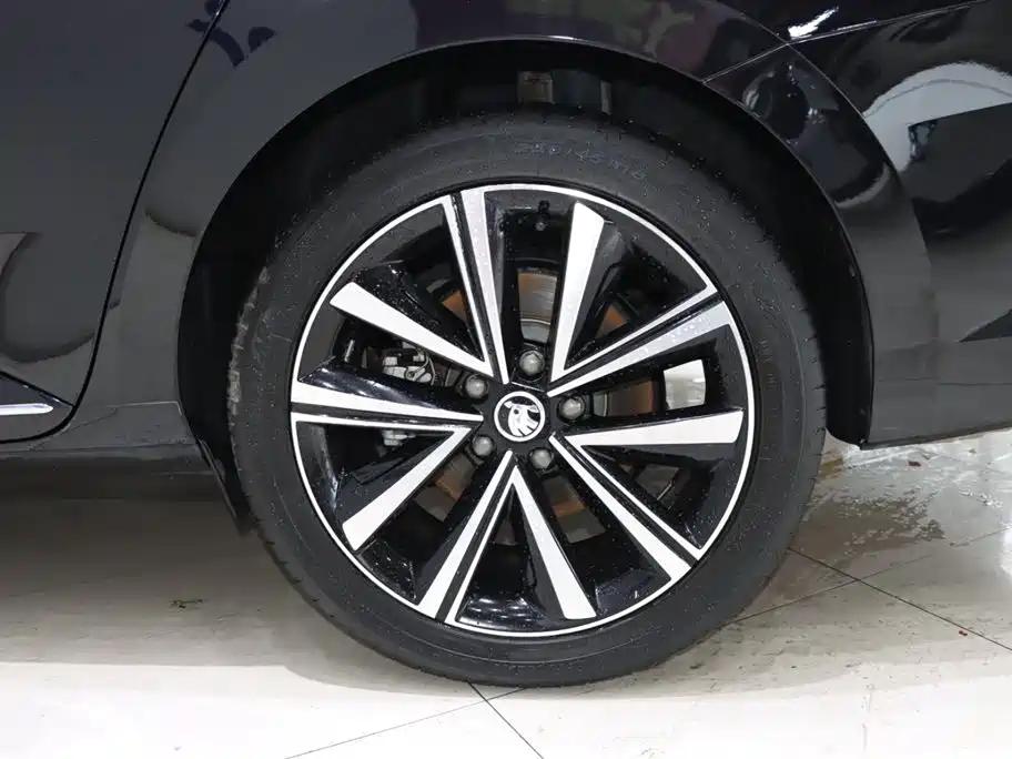 Skoda Superb — фото 20